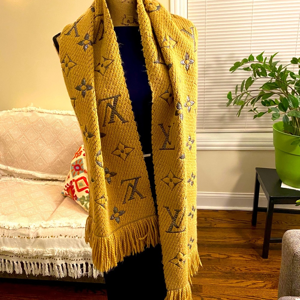 Logomania scarf